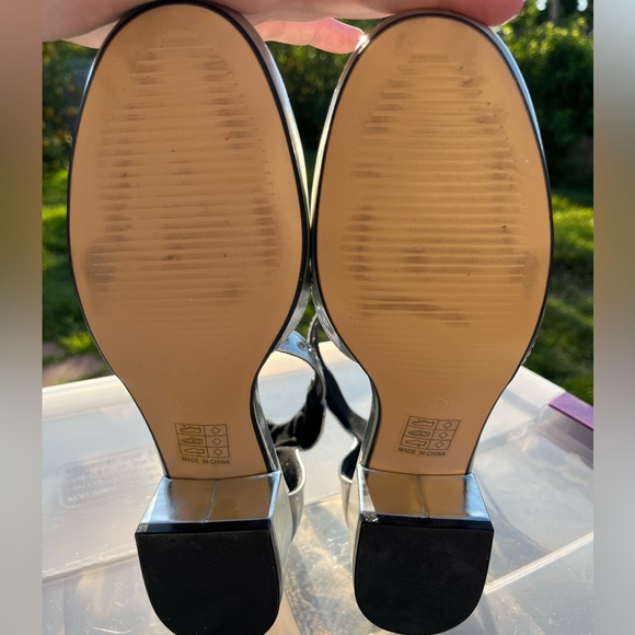 Silver Heels - Picture 4 of 5